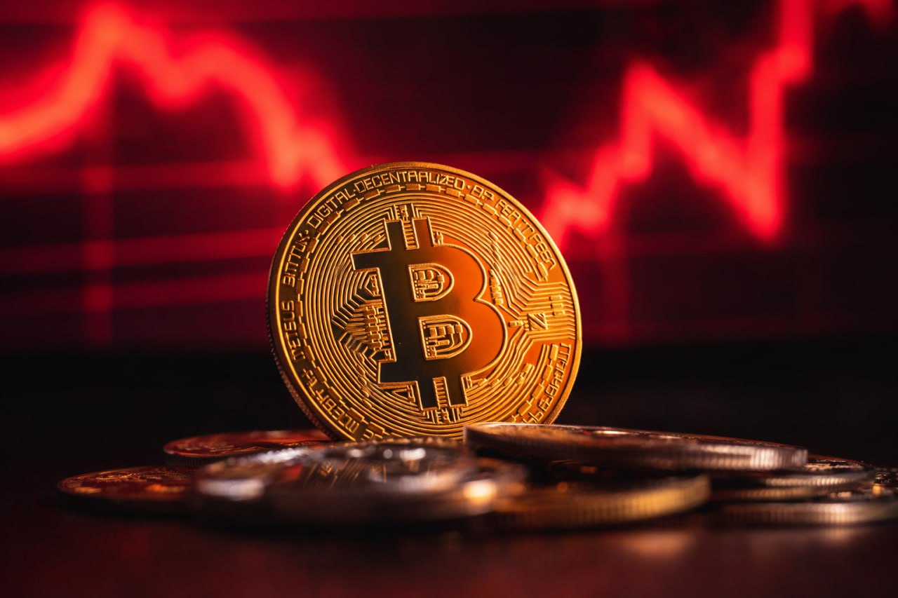 بیت‌کوین در حال سقوط آزاد است؟ اسمارت مانی